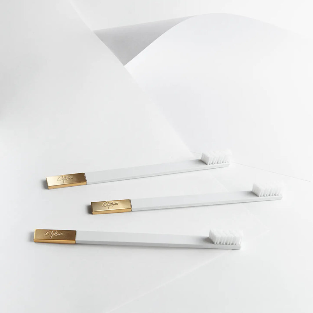 Apriori Toothbrush - White & Gold - Medium 4