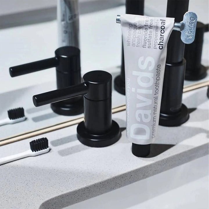 Davids Natural Toothpaste - Peppermint + Charcoal 2