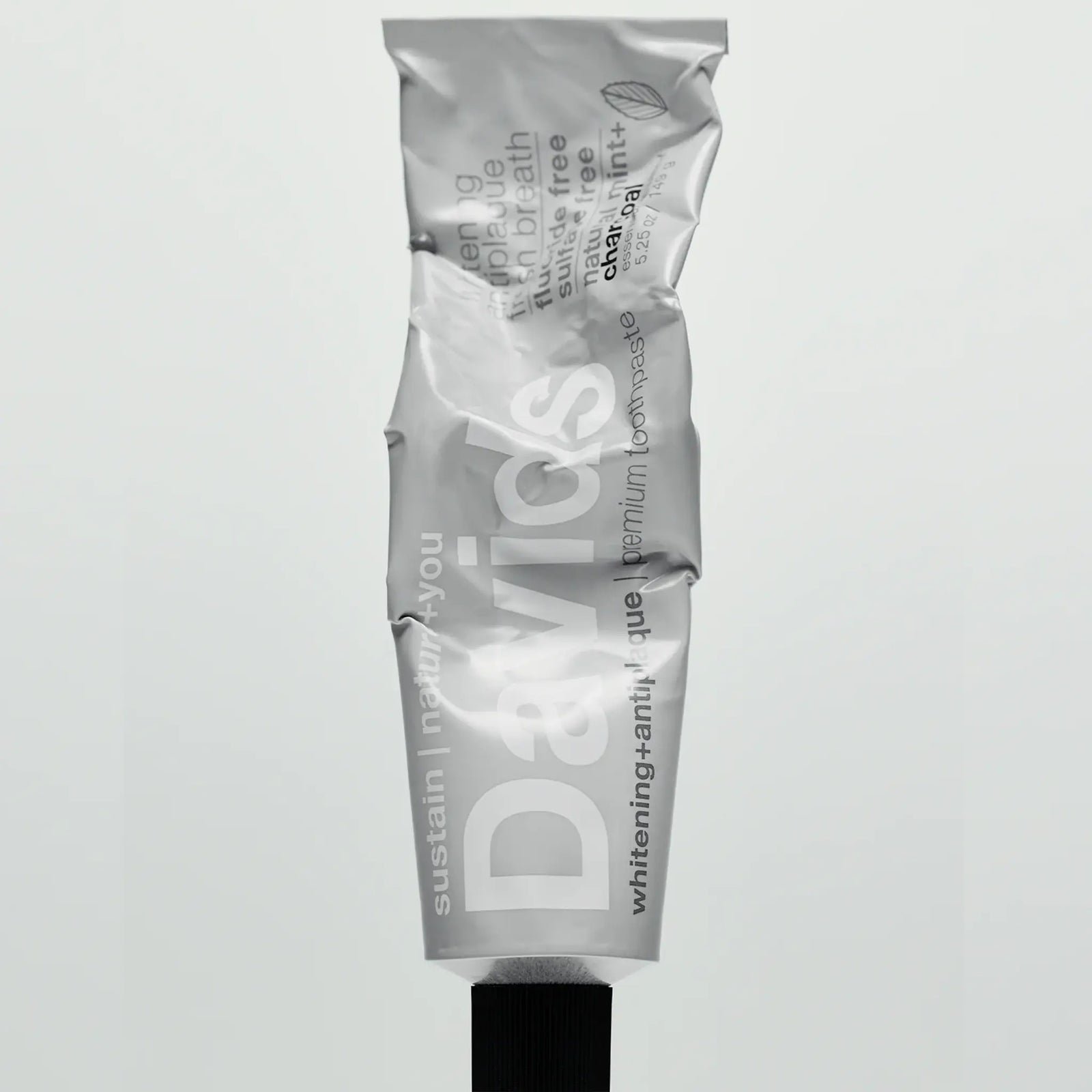 Davids Natural Toothpaste - Peppermint + Charcoal 3