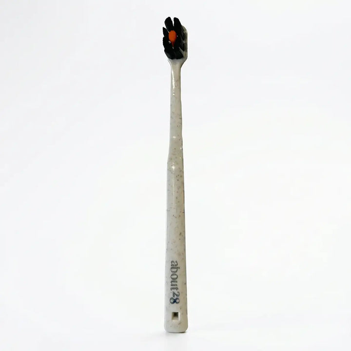 About28 Brightening Brush - Stone