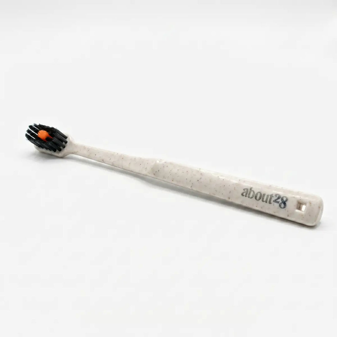 About28 Brightening Brush - Stone