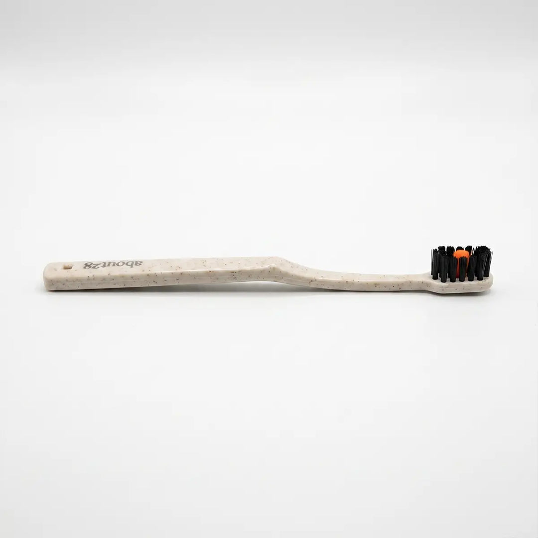 About28 Brightening Brush - Stone